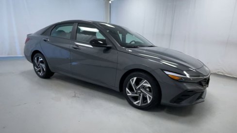 Used 2025 Hyundai Elantra Sport image 16