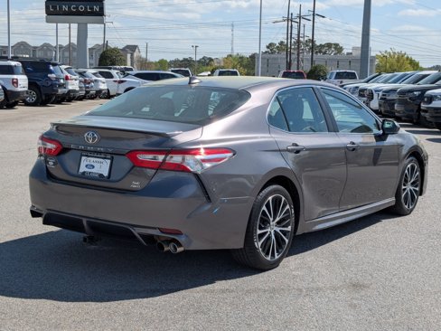 Used 2020 Toyota Camry SE w/ Cold Weather Package image 5