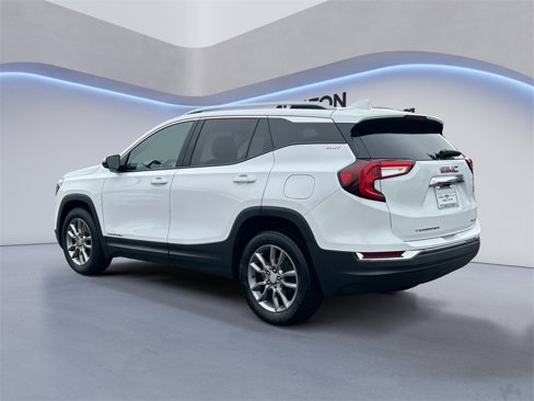 Used 2022 GMC Terrain SLT image 3