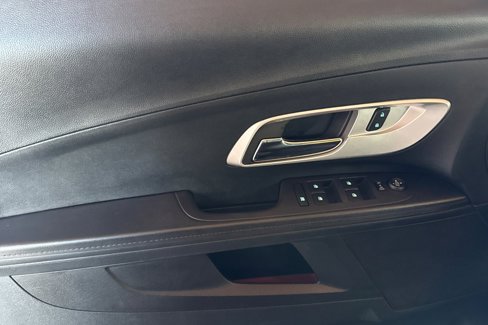 Used 2017 Chevrolet Equinox LT w/ Convenience Package image 11