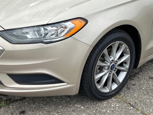 Used 2017 Ford Fusion SE image 8