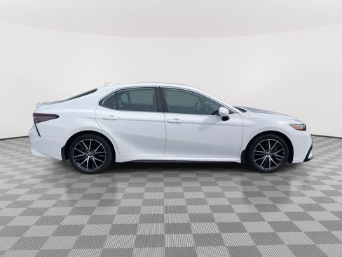 Used 2023 Toyota Camry SE image 8