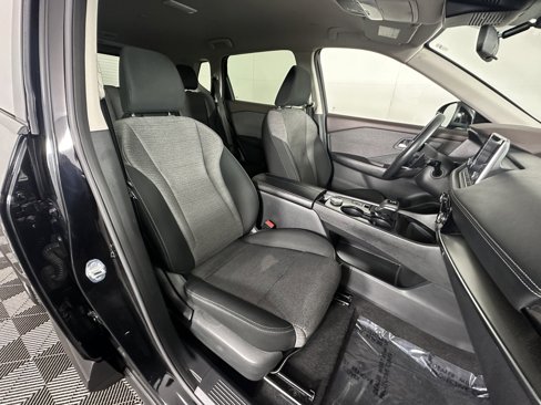 Used 2022 Nissan Rogue SV image 12