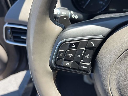 Used 2017 Jaguar XE Prestige image 16