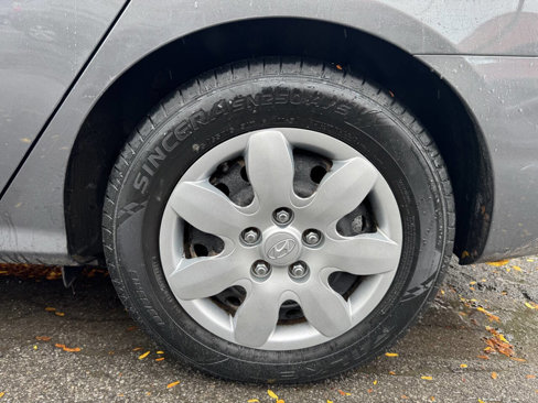 Used 2008 Hyundai Elantra GLS image 2