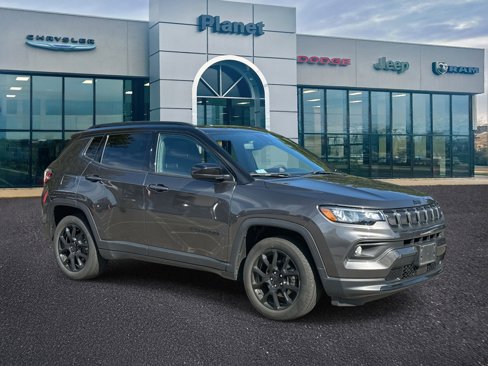 Used 2022 Jeep Compass Latitude w/ Sun and Sound Group image 1