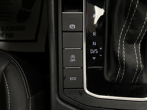 Used 2021 Volkswagen Jetta SE w/ SE Cold Weather Package image 24