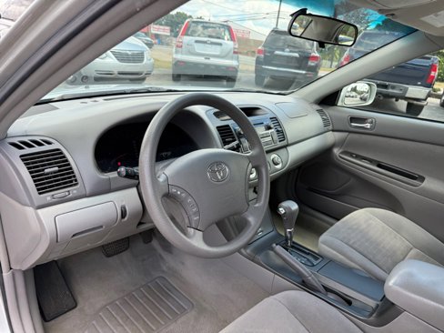 Used 2005 Toyota Camry LE image 10