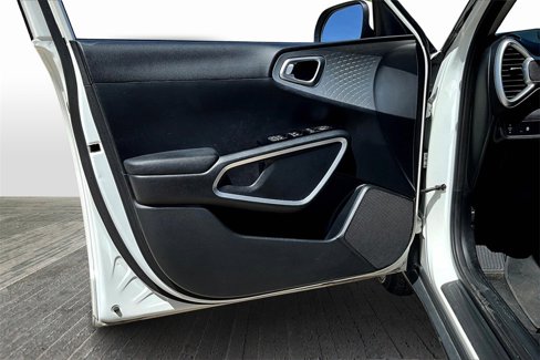Used 2022 Kia Soul LX image 18