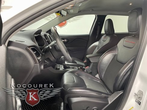 Used 2022 Jeep Cherokee Trailhawk image 11