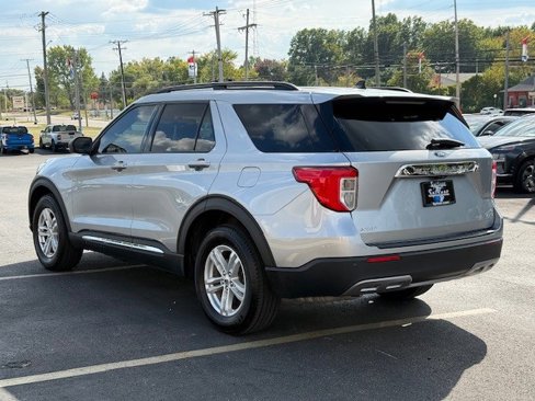 Used 2022 Ford Explorer XLT w/ Equipment Group 202A image 7