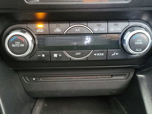 Used 2015 MAZDA MAZDA3 i Touring w/ Technology Package image 8