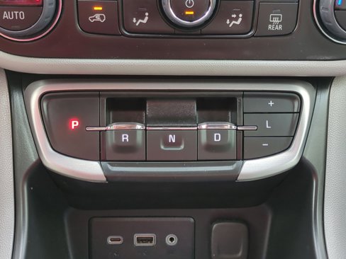 Used 2023 GMC Terrain SLE w/ Driver Convenience Package image 23
