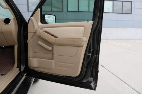 Used 2006 Ford Explorer Eddie Bauer image 36