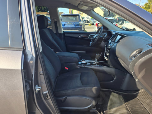 Used 2017 Nissan Pathfinder S image 16