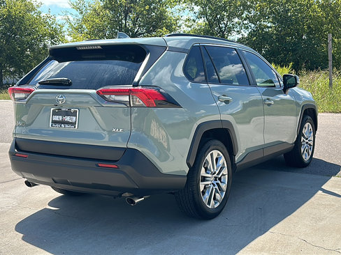 Used 2020 Toyota RAV4 XLE Premium image 8