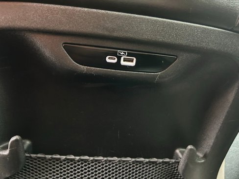 Used 2023 Chrysler Pacifica Touring-L image 32