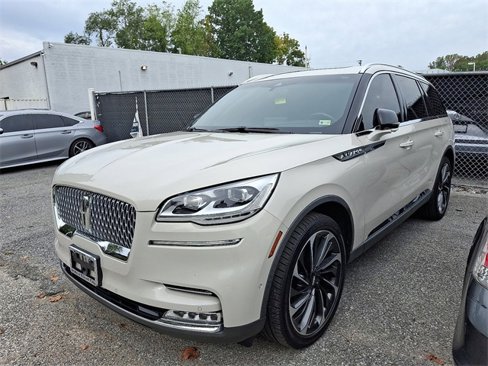 Used 2021 Lincoln Aviator Reserve w/ Equipment Group 202A image 2