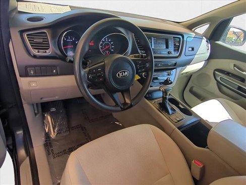 Used 2017 Kia Sedona LX image 10