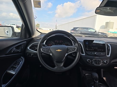 Used 2024 Chevrolet Malibu LT image 2