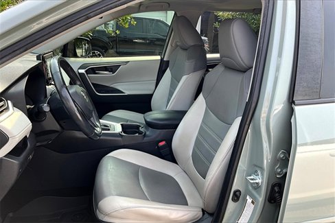Used 2021 Toyota RAV4 XLE Premium image 26