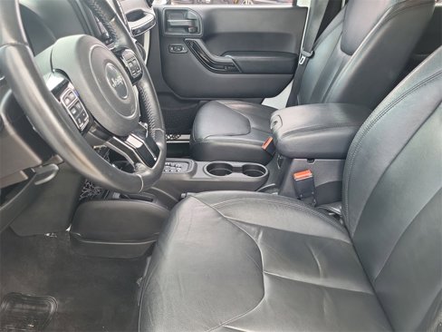 Used 2015 Jeep Wrangler Unlimited Sahara image 10