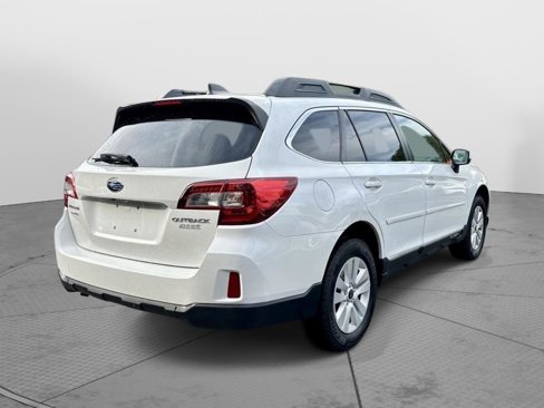 Used 2017 Subaru Outback 2.5i Premium image 4