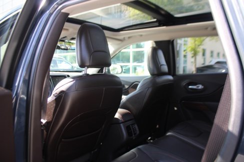 Used 2016 Jeep Cherokee Trailhawk w/ Comfort/Convenience Group image 33