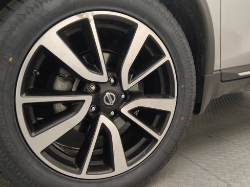 Used 2018 Nissan Rogue SL w/ Premium Package image 31