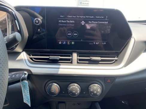 New 2025 Chevrolet Trax RS w/ Sunroof Package image 15