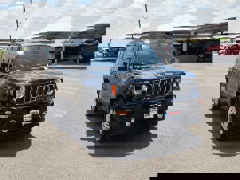 Used 2021 Jeep Renegade Latitude image 2