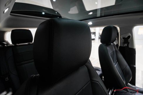 Used 2022 Land Rover Range Rover Evoque SE image 52