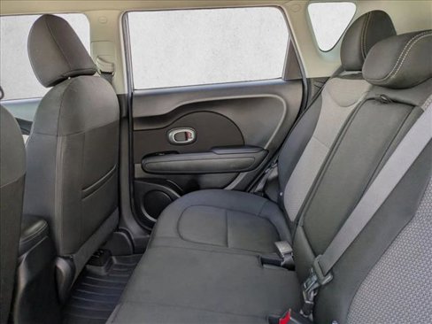Used 2018 Kia Soul + image 17