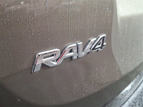 Used 2015 Toyota RAV4 Limited image 29