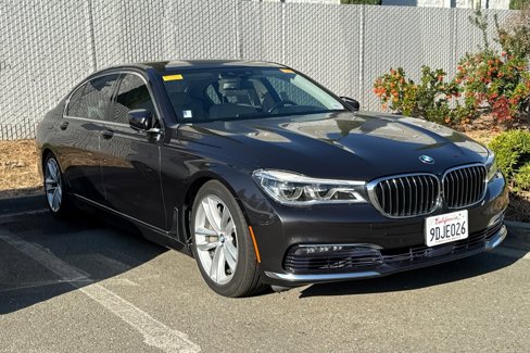 Used 2016 BMW 750i xDrive image 2