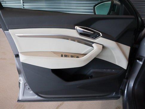 Used 2022 Audi e-tron Premium image 25