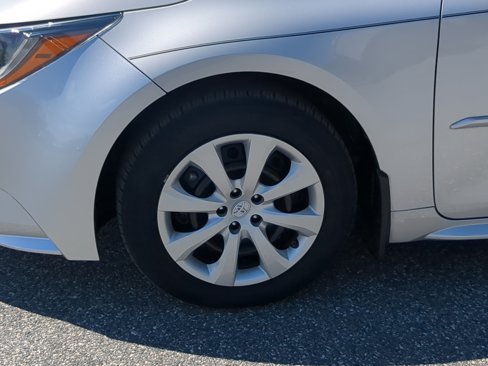 Used 2022 Toyota Corolla LE image 19
