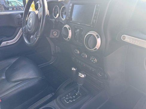 Used 2015 Jeep Wrangler Unlimited Sahara w/ Connectivity Group image 32