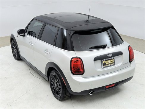 Used 2020 MINI Cooper 4-Door Hardtop w/ Storage Package image 17