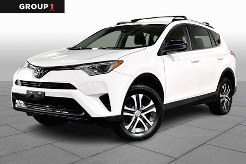 Used 2018 Toyota RAV4 LE image 1