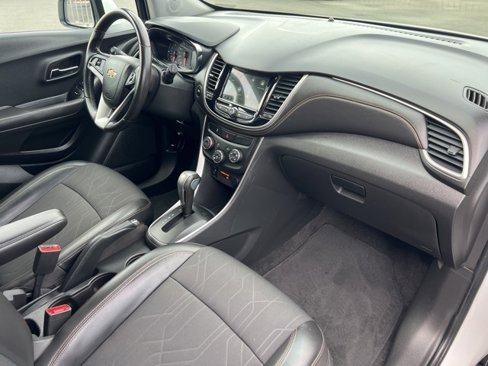 Used 2019 Chevrolet Trax LT w/ LT Convenience Package image 21
