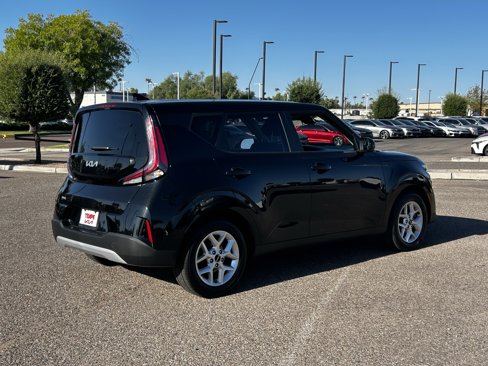Used 2023 Kia Soul LX w/ LX Technology Package image 7
