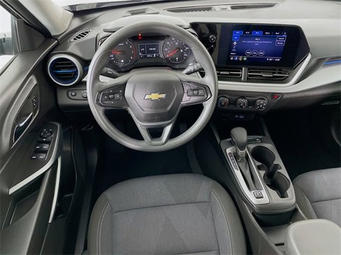 Certified 2025 Chevrolet Trax LS image 23