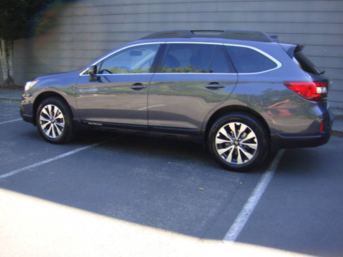 Used 2017 Subaru Outback 3.6R Limited w/ Popular Package #5 image 9