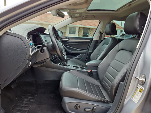 Used 2024 Volkswagen Jetta SE image 9