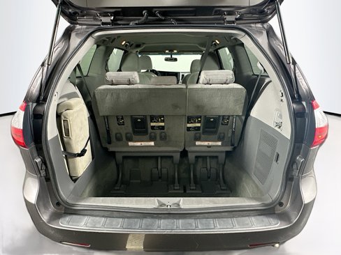 Used 2015 Toyota Sienna LE image 28