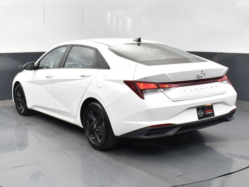 Used 2023 Hyundai Elantra SEL image 6