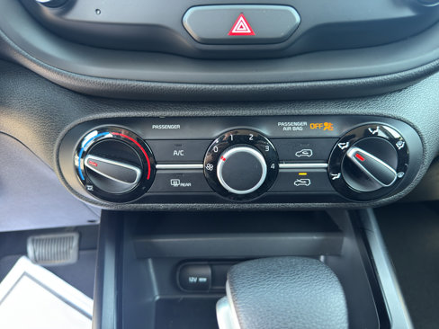 Used 2021 Kia Soul LX image 12