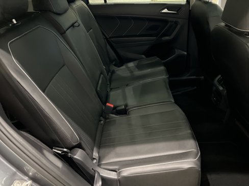 Used 2023 Volkswagen Tiguan SE w/ Panoramic Sunroof Package image 20