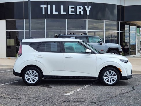 Used 2023 Kia Soul LX image 1